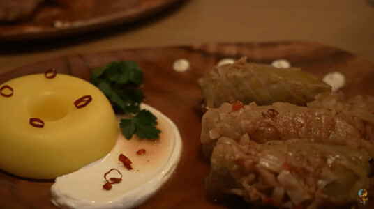 Japonia mănâncă mici și sarmale. Românul care le prepară: „Clienții ling ...